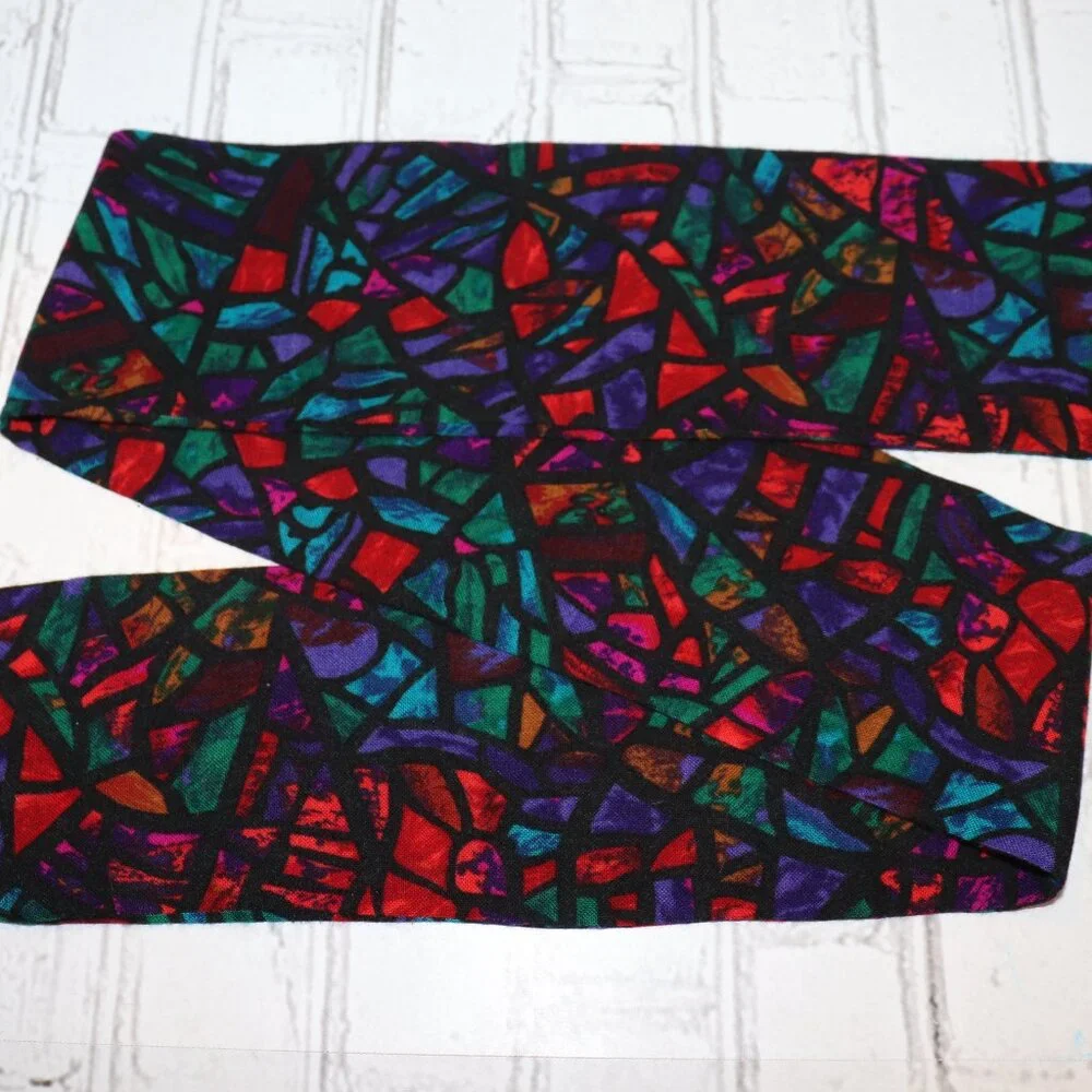 🎨 Stunning Vintage Stained Glass Print Scarf – 44